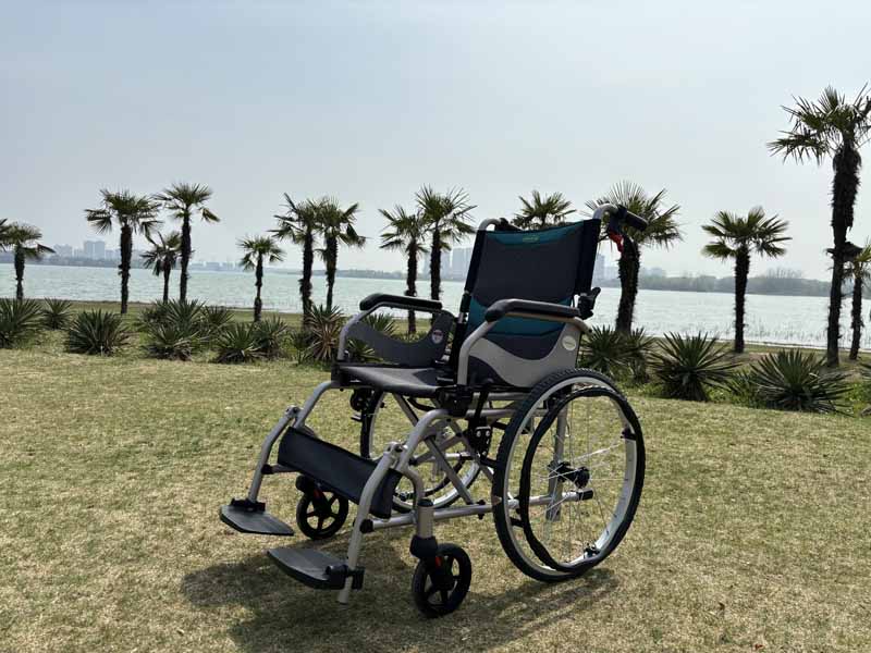 bebek arabası ve tekerlekli sandalye
